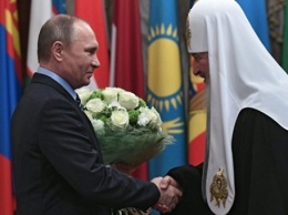 Путин и Медведев поздравили патриарха Кирилла с 70-летием