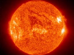 NASA раскрыл секрет «феномена червоточины» на снимке Солнца