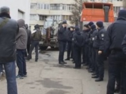 В Одессе перестрелка на катке. 8 человек задержаны