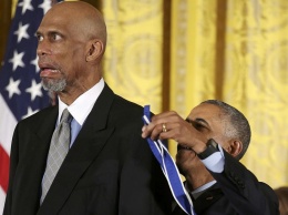 Барак Обама вручил выдающимся соотечественникам президентскую медаль Свободы