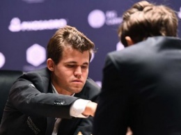 Матч на первенство мира: Карлсен проиграл белыми
