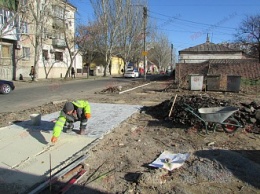 В Бердянске продолжается реконструкция тротуаров