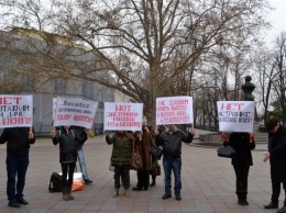 Возле Одесской мэрии прошел немногочисленный митинг