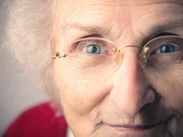 Британские ученые определили причину ухудшения зрения у пожилых людей