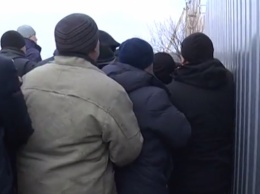 Более сотни людей вышли защищать компанию «БРСМ-Нафта»