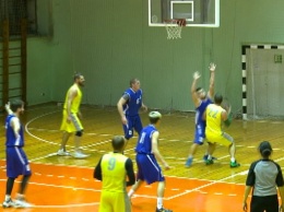 В чемпионате Запорожья по баскетболу неожиданно проиграл фаворит