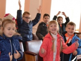 Ялтинский театр «Солис» представил гаспринским школьникам интерактивную музыкальную сказку