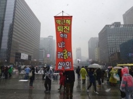 В Сеуле на улицы снова вышли тысячи: требуют отставки президента