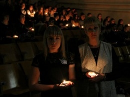 Школьники Славянска совместно с лиговцами почтили память жертв голодоморов