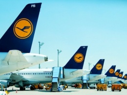 Пилоты Lufthansa продлили забастовку на вторник и среду