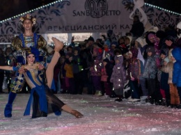 Венецианский карнавал открыл в Москве каток