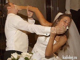 Молодожены не прекращают удивлять своими курьезными свадебными фотографиями (ФОТО)