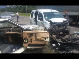 ДТП на Львовщине: ВАЗ вылетел на Renault Kangoo - пострадали 7 человек. ФОТО