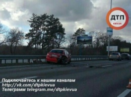 В Киеве Chevrolet разбился об отбойник