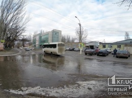 В Кривом Роге прорвало канализационную трубу, а водоканал на планерке