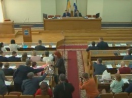 Кременчугские депутаты прямо на сессии внесли пожертвования для маленькой онкобольной кременчужанки