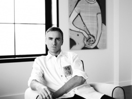 Раф Симонс представит женскую и мужскую коллекции Calvin Klein в феврале