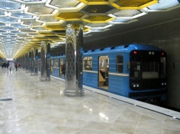 В Екатеринбурге под поезд метро упала женщина