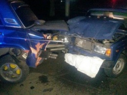 В Мариуполе автомобиль такси спровоцировал ДТП и скрылся (ФОТО)