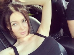 Лиза Кутузова из «Дом-2» обнажила роскошную грудь
