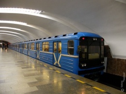 В Новосибирске под колеса электропоезда метро бросился мужчина