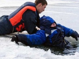 В Макеевке сотрудники МЧС спасли ребенка, провалившегося под лед