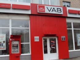 Акционер банка-банкрота VAB пытается вывести из него активы
