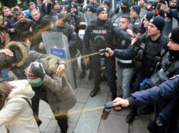 В Анкаре разогнали протесты, начавшиеся после гибели школьниц при пожаре