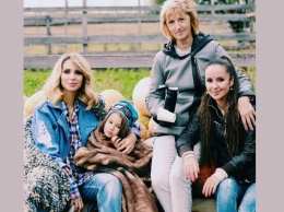 В День Матери Лобода опубликовала семейное фото