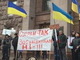 Возле Киевсовета митингуют против незаконных застроек