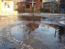 В центре Славянска вода бьет из-под земли