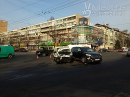 В центре Запорожья машина дезинфекции попала в ДТП