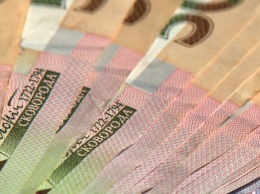 В Запорожье две женщины меняют старые деньги на новые