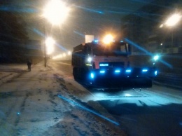 К уборке улиц в Киеве задействовали почти 200 единиц снегоуборочной техники