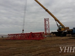 Возле Крыма начали строить телекоммуникационную башню