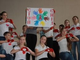 "Выбери жизнь": в криворожской школе провели концерт ко Всемирному дню борьбы со СПИДом (ФОТО)