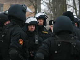 В тылу внутренних войск дежурило вооруженное спецподразделение "Омега" в боевой готовности - С.Шуляк