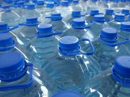 Исследователи рассказали о страшных последствиях употребления воды из бутылок