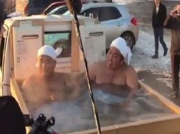 Во Владивостоке японцы снимают новое кино и принимают ванну на улице в мороз