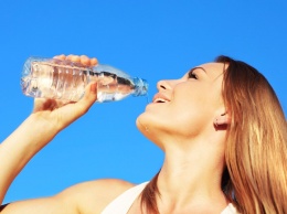 Ученые: Вода в пластиковых бутылках опасна для здоровья
