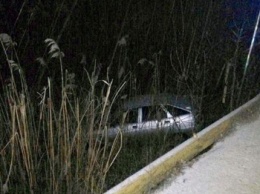В Мариуполе автомобиль слетел с моста над рекой Кальчик (фото)