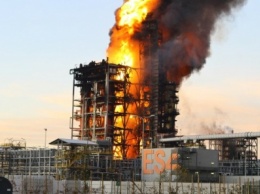 В Италии произошел крупный пожар на нефтеперерабатывающем заводе