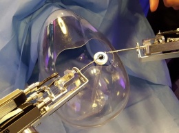 Ученые создали робота-микрохирурга для проведения операций на глазах