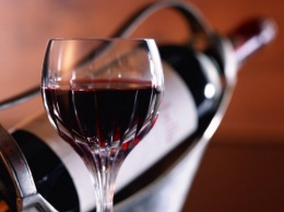 Ученые: Красное вино способно продлевать жизнь