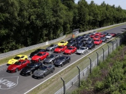Новость одной картинкой: массовый слет Ferrari F12 на Нюрбургринге