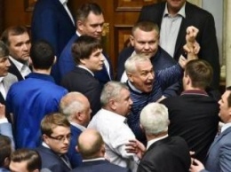 В зале Верховной Рады произошла драка между депутатами - СМИ
