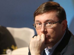 Луценко предложил депутатам брать автоматы и штурмовать Донбасс