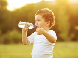 Ученые: Необходимо выпивать не менее 2 литров воды в день