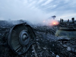 Крушения Boeing-777 в Донбассе: в Украине почтили память жертв авиакатастрофы