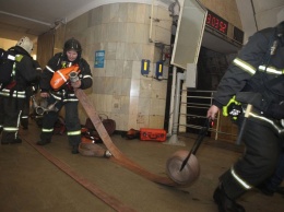 На станции метро «Дмитровская» проводится срочная эвакуация пассажиров
